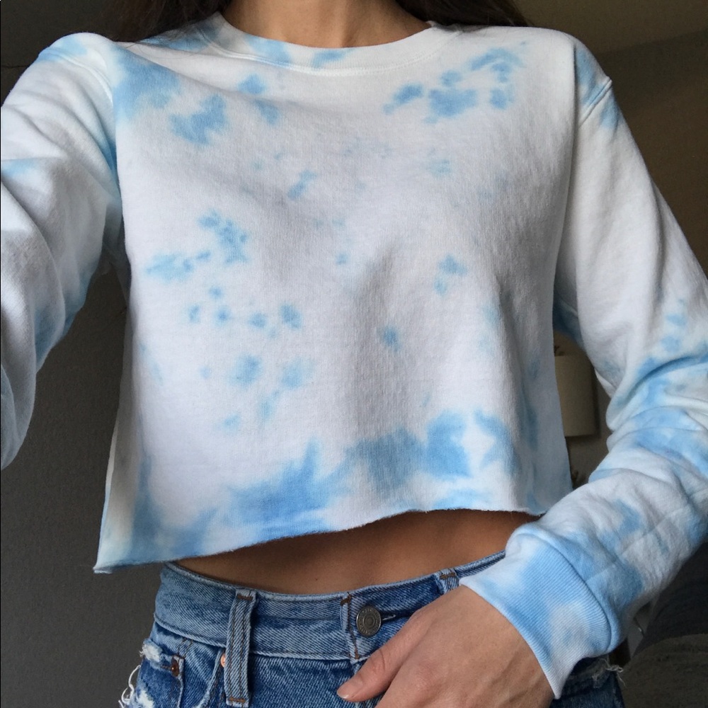 Blue tie dye cropped crewneck